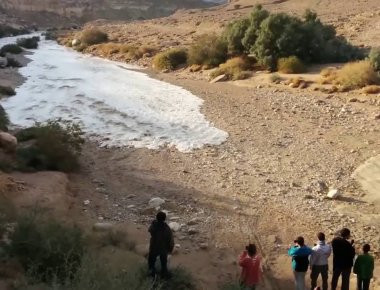 Βίντεο: Το σπάνιο φαινόμενο του ποταμού Ζην στην έρημο Νεγκέβ στο Ισραήλ που περιγράφεται και στην Παλαιά Διαθήκη